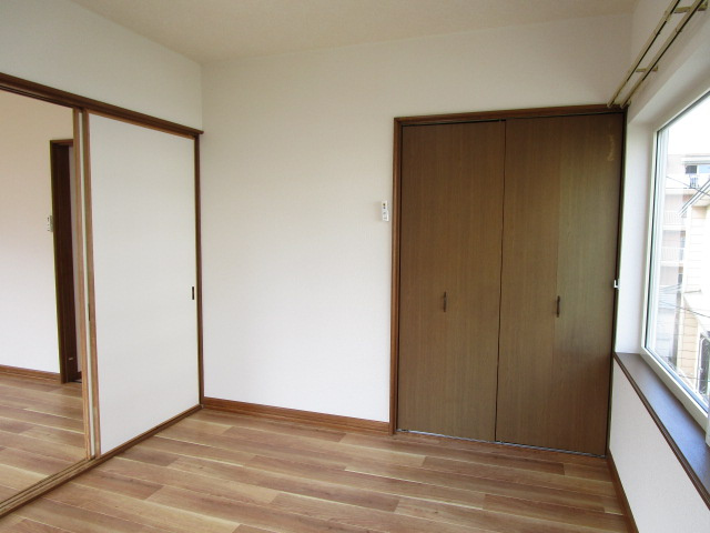 岡本マンションの洋室