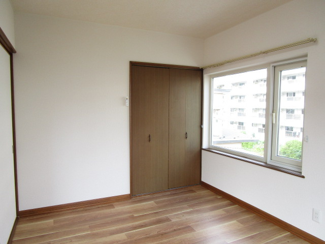 岡本マンションの洋室