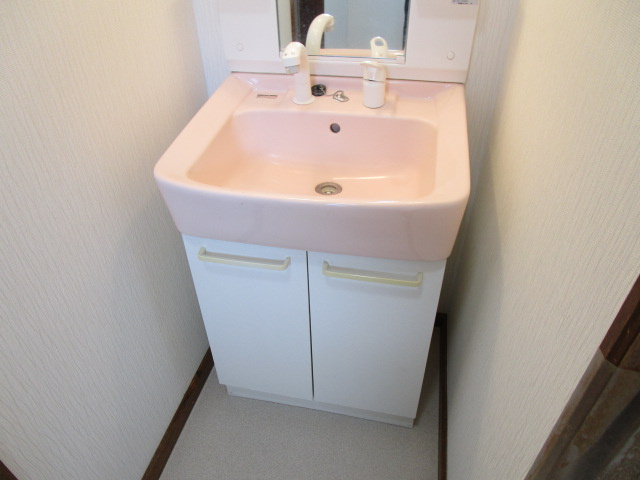 岡本マンションの独立洗面台