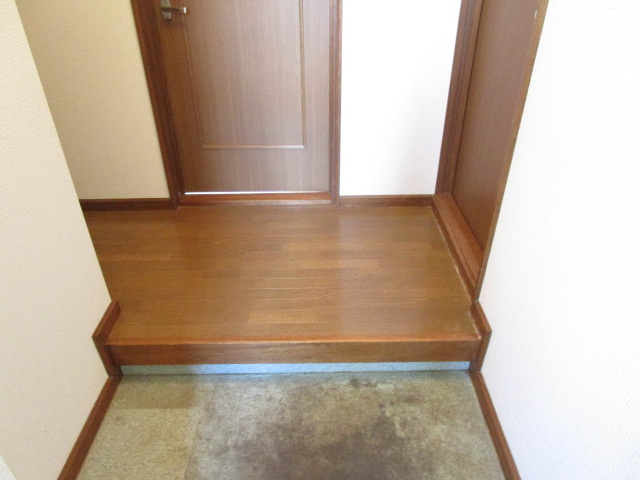 岡本マンションの玄関