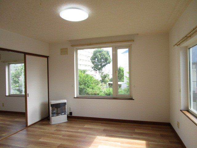 岡本マンションの居間・リビング