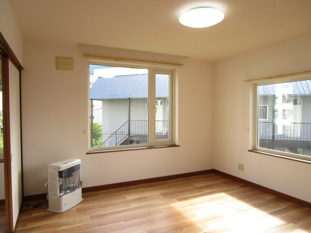 岡本マンションの居間・リビング