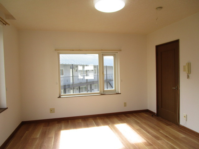 岡本マンションの居間・リビング