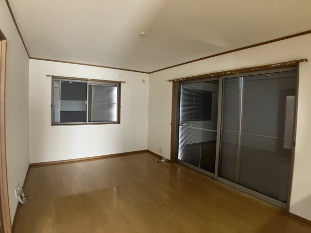 美浜町新栄２丁目戸建ての居間・リビング