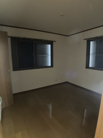 美浜町新栄２丁目戸建ての洋室