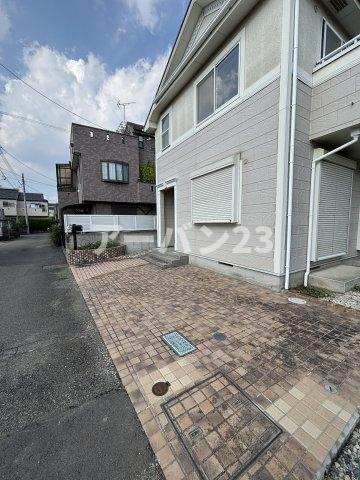 泉町貸家の駐車場