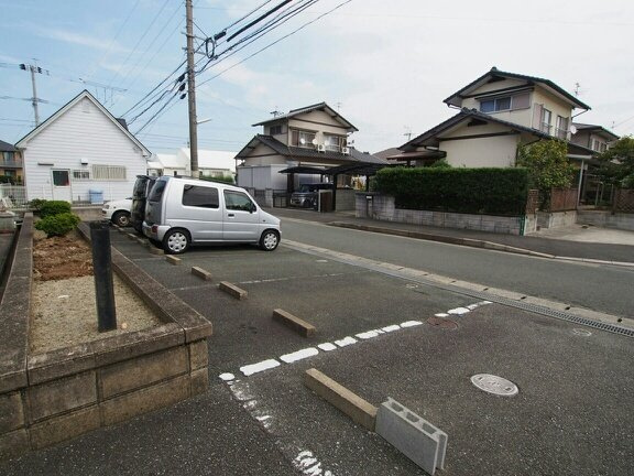 パルネット岩崎の駐車場