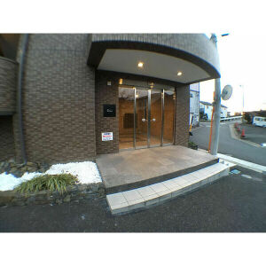 CIビルのエントランス