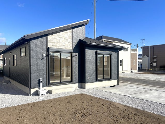 【新築戸建】前橋市総社町植野の外観|■外観（1号棟）|シンプルで洗練されたデザインは住まう人の色に染まり、個性を映し出します♪本日見学可能(*＾＾*)