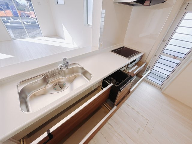 【新築戸建】前橋市総社町植野のキッチン|■キッチン（1号棟）｜全スライド式収納キッチン♪お皿や鍋の出し入れもラクラクです（＾＾）！