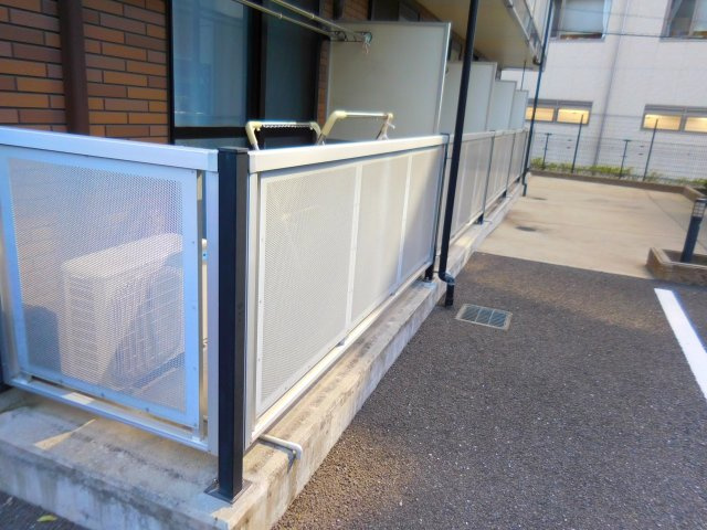 レオパレスヴェルデ古曽部のバルコニー