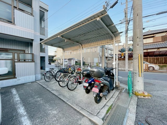 メゾンマリーゴールドのエントランス|毎日通るエントランスはこのようになっています