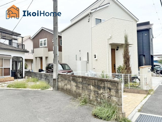 明石市魚住町住吉4丁目　中古戸建のエントランス|●資料・カタログのご請求無料●スーパーやコンビニ、飲食店、病院など徒歩圏内の施設も多々あります。