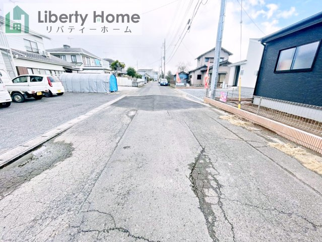 第1下妻市鎌庭　新築戸建　2号棟の前面道路含む現地写真