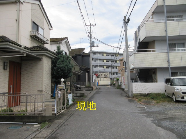 中古戸建　東松山市箭弓町2-9-23（リフォーム住宅）の前面道路含む現地写真