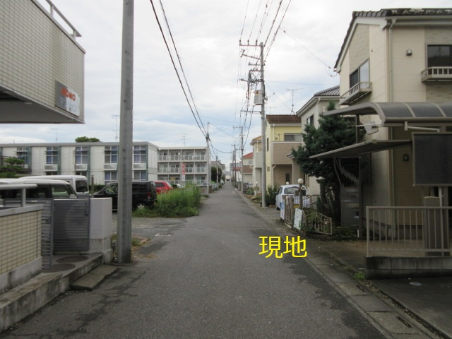 中古戸建　東松山市箭弓町2-9-23（リフォーム住宅）の前面道路含む現地写真