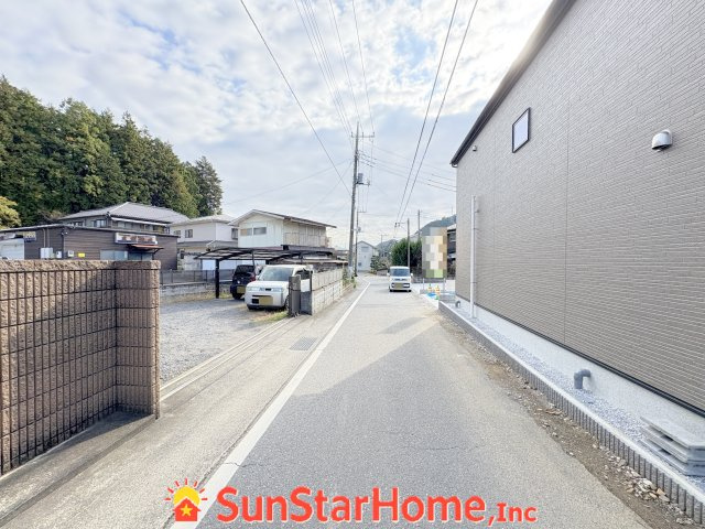 【サンスターホーム】あきる野市三内　新築1号棟の前面道路含む現地写真