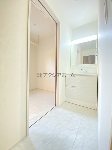 飯能市双柳・全11棟　新築一戸建　3号棟　の独立洗面台|シャンプードレッサー付洗面化粧台