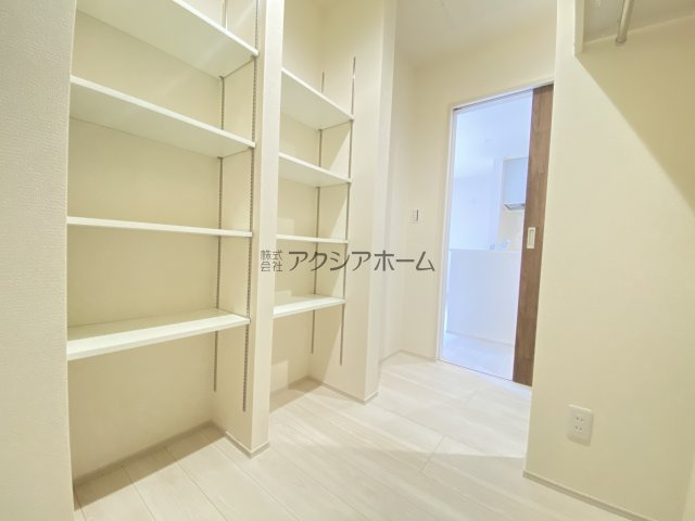 飯能市双柳・全11棟　新築一戸建　3号棟　の収納|リビングWIC