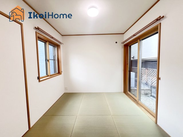 神戸市西区玉津町今津　中古戸建の内装|【ホームページに現地動画掲載中】●年中無休：当日予約可●和室4.9帖。収納も充実し２面採光です。

