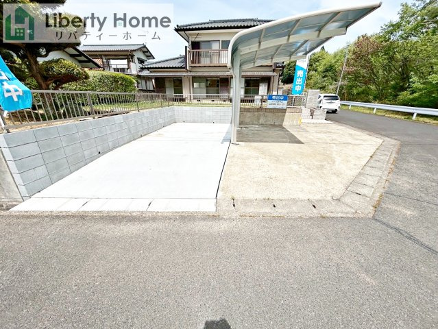 那珂市平野　中古戸建の駐車場