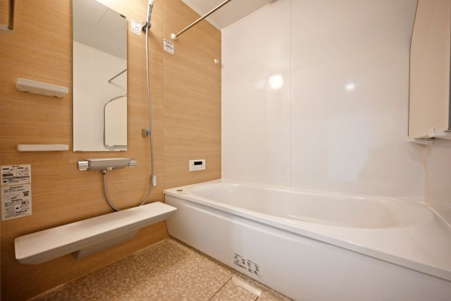 マドレコート甲南台新築一戸建て|4LDK+駐車2台可(車種制限有)の浴室|1階浴室に入ってすぐの内観です。1616サイズのユニットで、浴室暖房乾燥機仕様となっております。