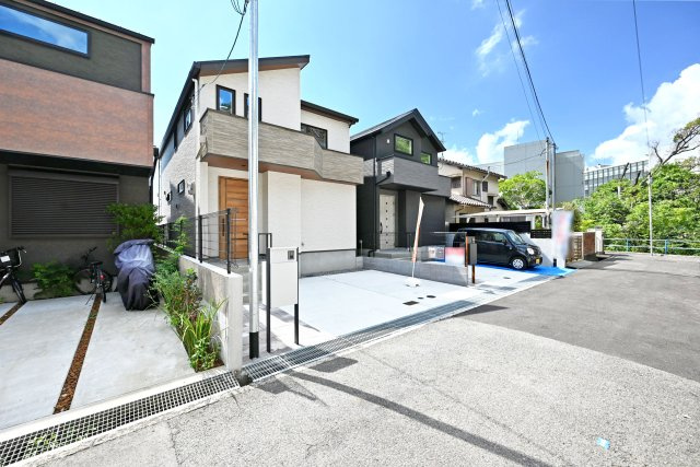 マドレコート甲南台新築一戸建て|4LDK+駐車2台可(車種制限有)の外観|ママが喜ぶ家「マリンホーム施工」物件！本分譲地は耐震等級3級取得・乾太くん・深型食洗機・カップボード・宅配ボックスが標準仕様です。