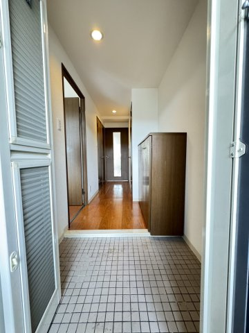 シャルマンコーポ神戸花山の玄関|明るく風通しの良い玄関。