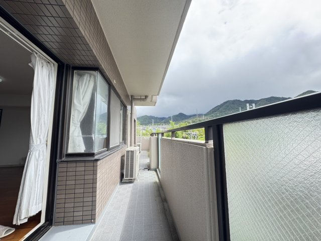 シャルマンコーポ神戸花山のバルコニー|南面バルコニーは洗濯物も干しやすい広さ！