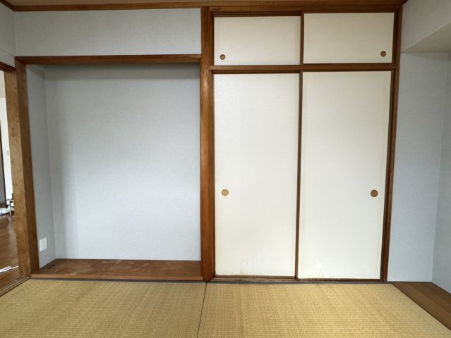 シャルマンコーポ神戸花山の収納|大容量の押入れ