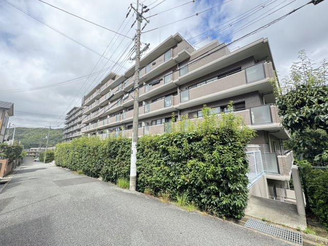 シャルマンコーポ神戸花山の外観|☆専有面積92.10㎡の広々3LDK・総戸数83戸のビッグコミュニティ！ペットと一緒に暮らせるマンションです！