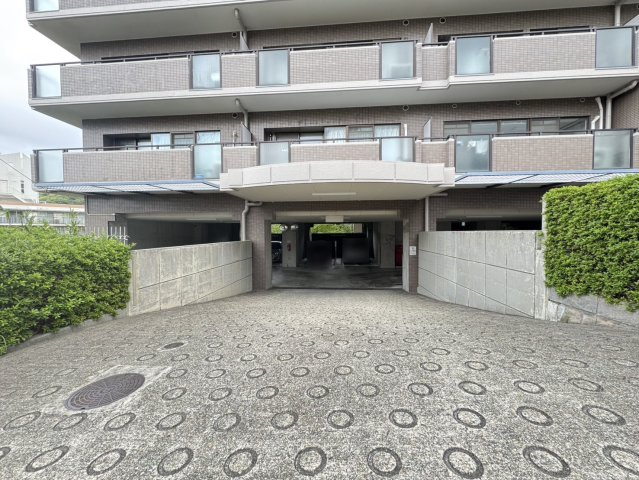 シャルマンコーポ神戸花山の駐車場|☆月に一度、機械式駐車場の点検有り