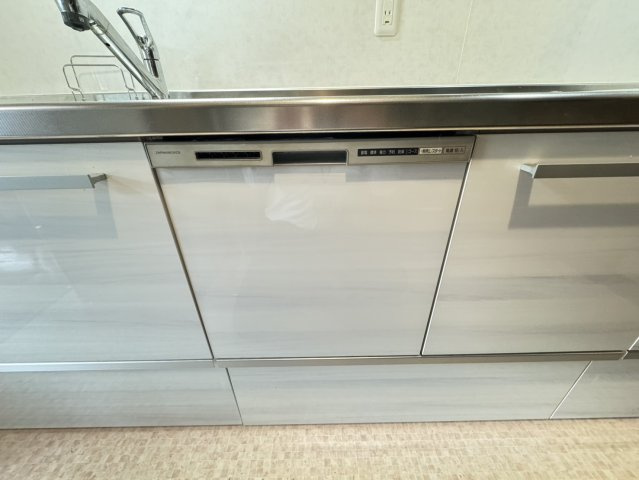 シャルマンコーポ神戸花山のその他|食器洗乾燥機付きのシステムキッチン（平成30年交換済み）！
上段・下段に収納があり便利！