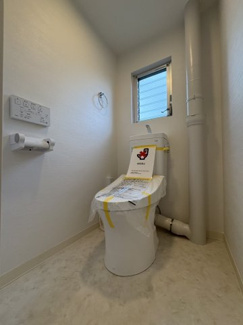【トイレ】 | 市沢団地４号棟　２階 | トイレです。
横に少し広くとられているため少しゆとりのある作りに感じます。
