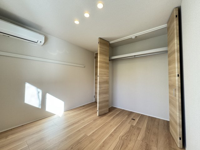  ルミエール　ドゥ―スの洋室|5.3帖洋室収納も大容量♪