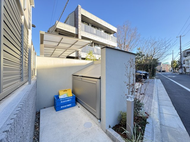  ルミエール　ドゥ―スのその他共用部分|ゴミ置き場は部屋に隣接してません♪