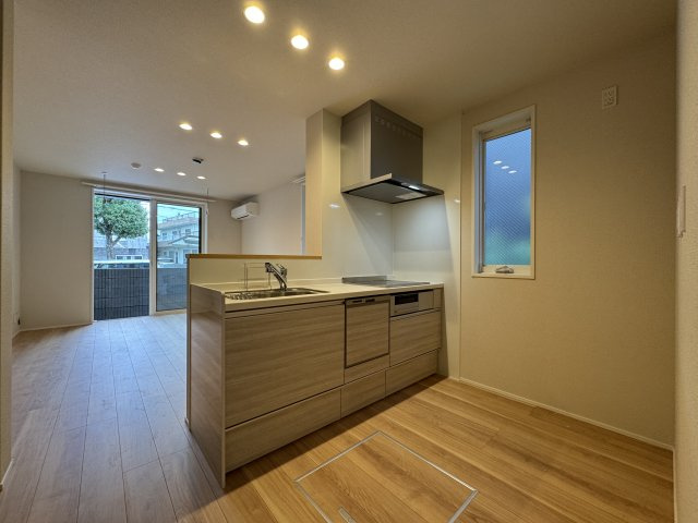  ルミエール　ドゥ―スのキッチン|食洗器付きのIHコンロ3口システムキッチン♪