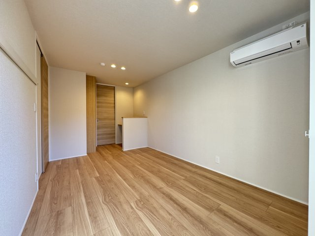  ルミエール　ドゥ―スの洋室|賃貸ではあまりない広々9.5帖の洋室♪