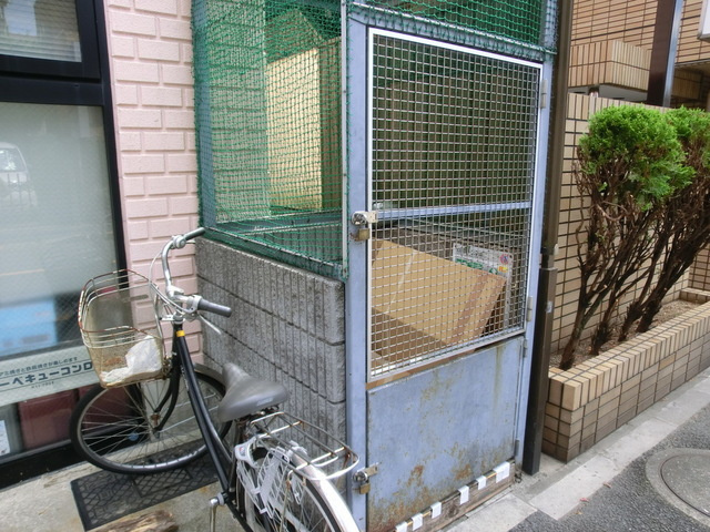 スクエアＳＴのその他共用部分|ごみ置き場有ります。