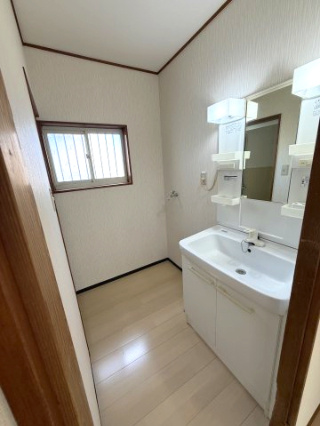 明石市魚住町清水の独立洗面台|広々とした洗面室♪