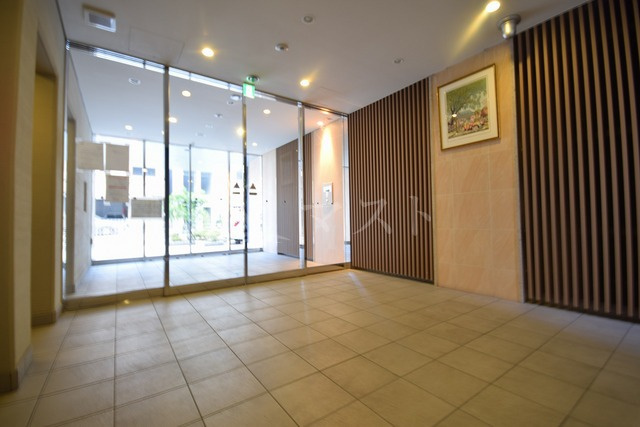 トレヴァンス梅田のロビー