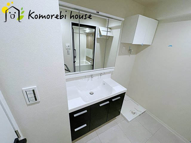 グランドシティ大宮　EAST TOWERの独立洗面台|朝の支度にも助かる、独立の洗髪洗面化粧台