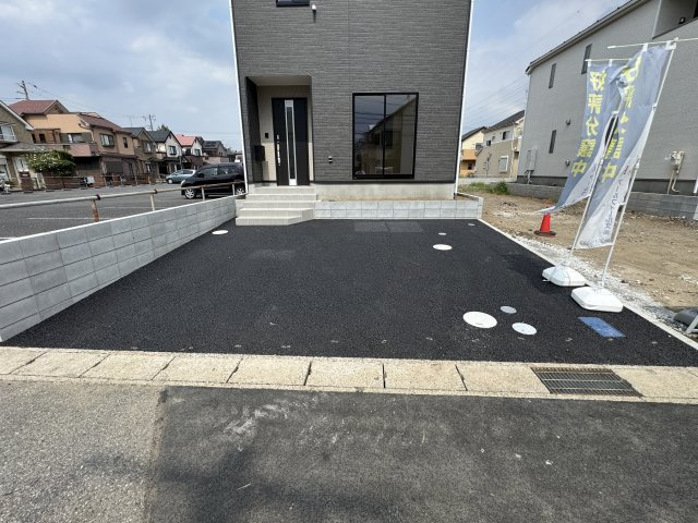 松戸市西馬橋５丁目新築戸建【旭町小学校：7分】の駐車場|10号棟駐車スペース・並列2台駐車可