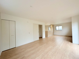 【居間・リビング】 | 坂戸市片柳　新築分譲　東武東上線『北坂戸駅』徒歩17分　【片柳小学区】