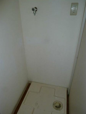 【設備】 | MODE-S | 室内洗濯機置き場。