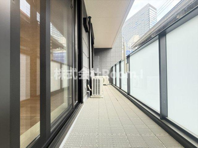 【バルコニー】 | メゾンベール難波・旭化成ヘーベルメゾンHEBEL HAUS | 広々としたバルコニーです