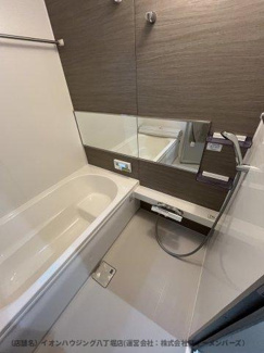 【浴室】 | GRAN　FELIDIA佐倉市上志津4期 | 衣類などを乾かせる浴室乾燥機能付きのバスルームで、天気や時間を気にせず洗濯物が乾かせます。