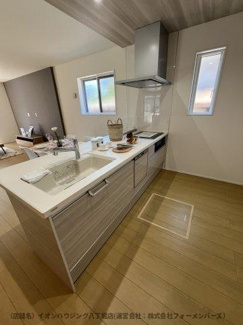 【キッチン】 | GRAN　FELIDIA佐倉市上志津4期 | 火を使わないから安心・安全なIHクッキングヒーター。足元まで無駄なく使える引き出し収納で、調理器具や食器もすっきり片付きます。