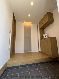 【玄関】 | GRAN　FELIDIA佐倉市上志津4期 | ご家族の履物はもちろん、大容量のシューズボックスを完備。いつもすっきり片付いた、心地よい玄関を保てます。