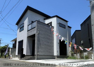 【外観】 | GRAN　FELIDIA佐倉市上志津4期 | シンプルで美しい外観は、街並みに溶け込みながらも存在感を放ちます。無駄を省いた直線的なデザインと、周囲と調和する配色が、時を経ても色褪せない価値を生み出します。